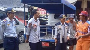 Dishub Kota Cirebon Minta Tukang Parkir Tertib Atur Kendaraan yang Parkir