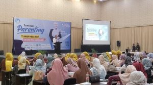 SMP Islam Al-Azhar Cirebon Menggelar Seminar Parenting