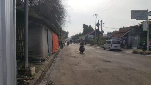 PKL Liar di Trotoar Lemahabang Semakin Meluas