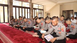 Tingkatkan Imtak, Personel Polres Ciko Belajar Ngaji Bersama