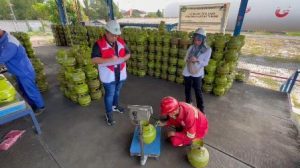 Pertamina Patra Niaga Uji Tabung Elpiji di Purwakarta dan Subang