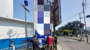 Satpol PP Kota Cirebon Tertibkan 300 Reklame Liar