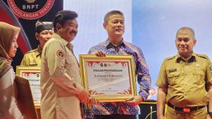 Wujudkan Desa Siap Siaga, Bupati Indramayu Diganjar BNPT Award