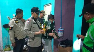 Puluhan Botol Miras Berhasil Dirazia Berkat Aduan Warga Melalui Layanan CLBK