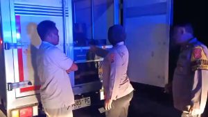 Polresta Cirebon Gagalkan Pengiriman Ribuan Miras di Losari
