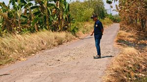 Jalan Desa Seuseupan Rusak Parah Puluhan Tahun Terabaikan