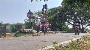 Terlalu Membahayakan, Warga Dawuan Minta Realisasikan Palang Pintu Perlintasan KA 