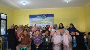 Pengabdian Masyarakat STIKes Muhammadiyah Cirebon, Manfaatkan Limbah Biji Rambutan Menjadi Emping