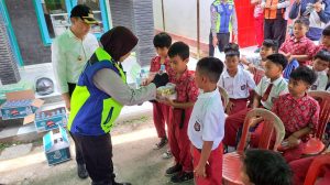 Pemkab Cirebon Bersama Polresta Cirebon Berikan Makanan Bergizi di Sekolah Terpencil