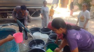 Polsek Gempol Distribusikan Bantuan Air Bersih 18 Ribu Liter 