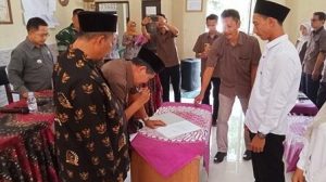 Kades Oding Lantik Amat Pimpin Blok Pucuk Sawit