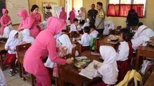 Siswa SDN 1 Tonjong Majalengka Sumringah Mendapat Paket Makan Siang Bergizi Gratis