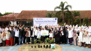 Rayakan Hari Santri Nasional 2024, Danone dan Serikat Ekonomi Pesantren Tanam 5000 Bibit Pohon