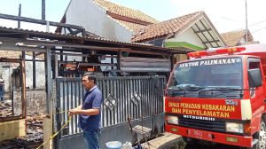 Tak Dituruti Beli Sepeda Motor, Seorang Anak Nekat Bakar Rumahnya Hingga Ludes
