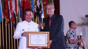 Pemkot Cirebon Raih Penghargaan Kategori Kota Informatif