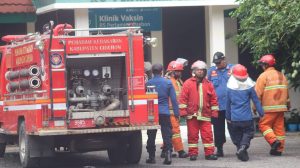 Disdamkarmat Kabupaten Cirebon Gandeng RS Pertamina Cirebon Gelar Simulasi Kebakaran