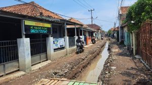 Perbaikan Jalan Weru-Sarabau Tak Kunjung Rampung, Warga Keluhkan Perekonomian Terganggu