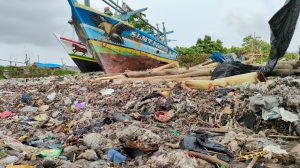 Akibat Cuaca Buruk, Ratusan Nelayan Indramayu Terpaksa Tak Melaut