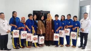 Kunjungi Lapas, Anggota DPRD Kuningan Sri Laelasari Beri Motivasi Napi Perempuan