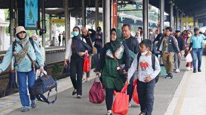 Puncak Kedatangan Libur Nataru Daop 3 Cirebon Capai 7.179 Penumpang
