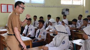 Pj Bupati Cirebon: Jangan Sampai Siswa Jadi Generasi Stroberi