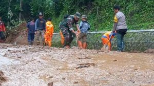 Tertutup Material Longsor, Jalan Majalengka - Kuningan via Cikijing Ditutup Sementara
