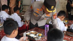 Kapolres Majalengka Tinjau Pembagian MBG di Sejumlah Sekolah