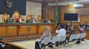 Eempat terpidana kasus korupsi Pasar Cigasong saat mendengarkan vonis Hakim Tipikor, beberapa waktu lalu. (Foto: Ist/FC)