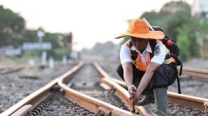 Daop 3 Cirebon Tangkap Dua Pencuri Rel Kereta Api