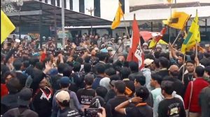 Demonstrasi Tuntut Evaluasi Efisiensi Anggaran Diwarnai Kericuhan
