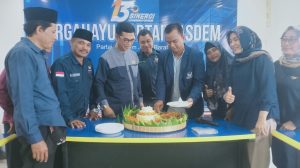 Lucky Hakim Resmi Dilantik Bupati, DPRD Nasdem Indramayu Syukuran Potong Tumpeng