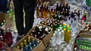 Polresta Cirebon Gerebek Gudang Miras Terbesar di Pabedilan, Ratusan Botol Berhasil Diamankan