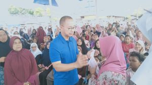 Warga Desa Adhidarma Serbu Bazar Sembako Tebus Murah 
