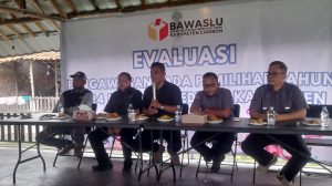 Bawaslu Kabupaten Cirebon Raih Dua Penghargaan Kategori Terbaik dan Terinformatif Tingkat Provinsi