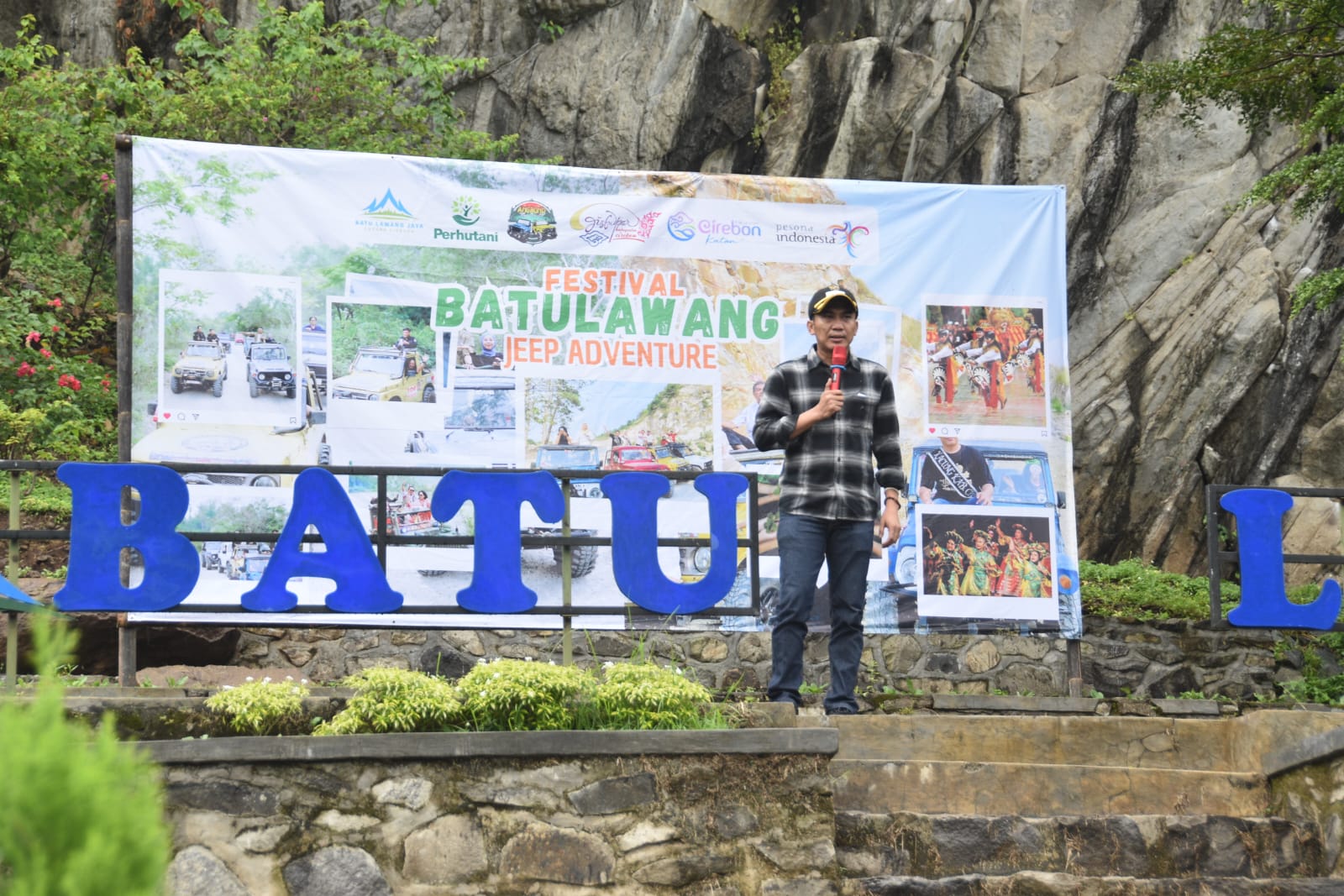 Wabup Jigus Resmikan Festival Jeep Adventure Batu Lawang