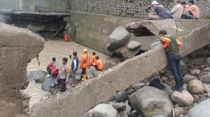 Terkendala Debit Air yang Tinggi, Pencarian Korban yang Diduga Hanyut di Sungai Cikeruh Dihentikan Sementara