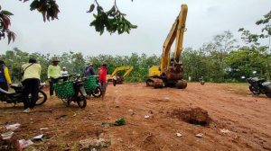 Diduga Ilegal, Warga Tutup Paksa Aktivitas Galian C Tanah Merah di Indramayu