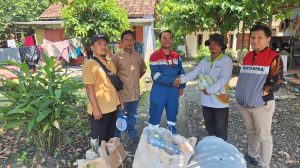 Pertamina Patra Niaga Regional JBB dan Warga Pasirtanjung Kolaborasi Wujudkan Desa Bebas Sampah