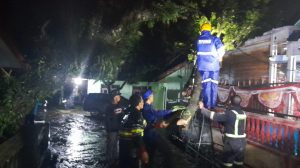 Hujan Deras dan Angin Kencang