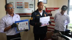 Ngaku Polisi Berpangkat AKP,